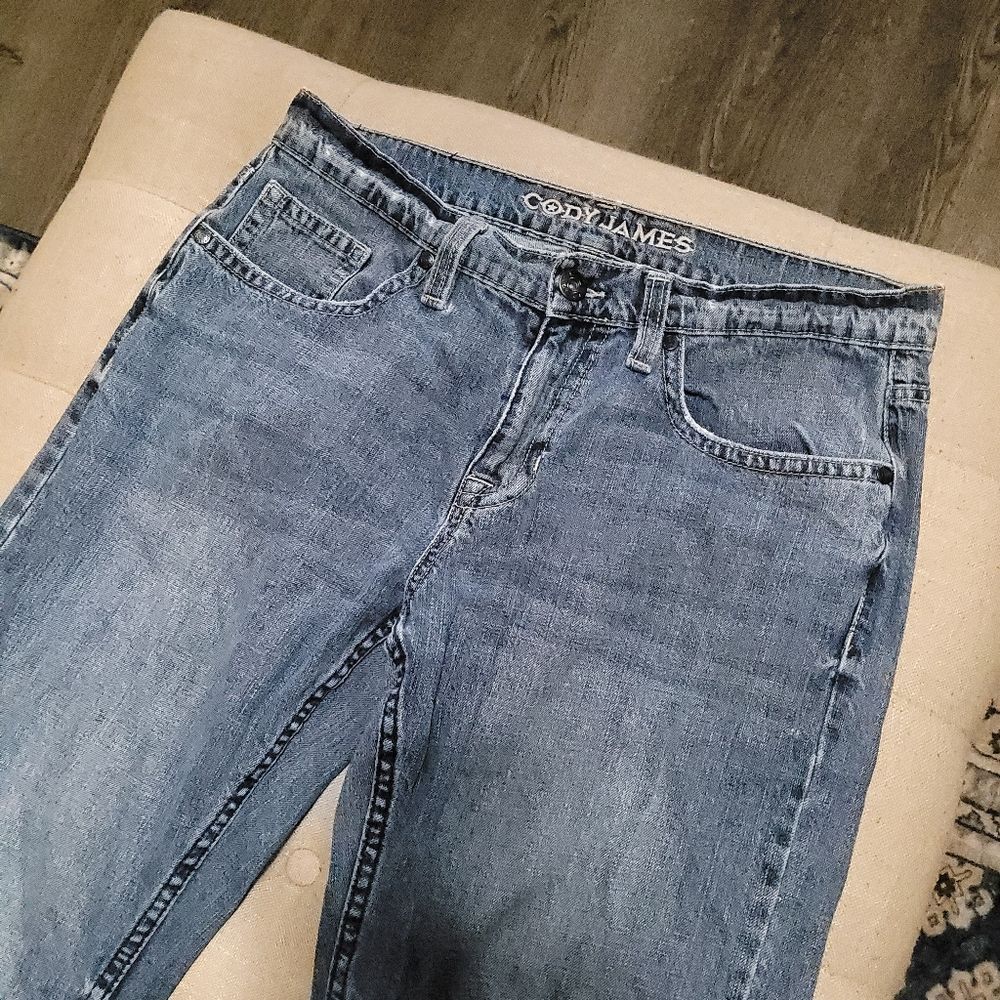 CODY JAMES FISTICUFFS RIGID RELAXED STRAIGHT MEDIUM WASH JEANS Size 32W x 34L.